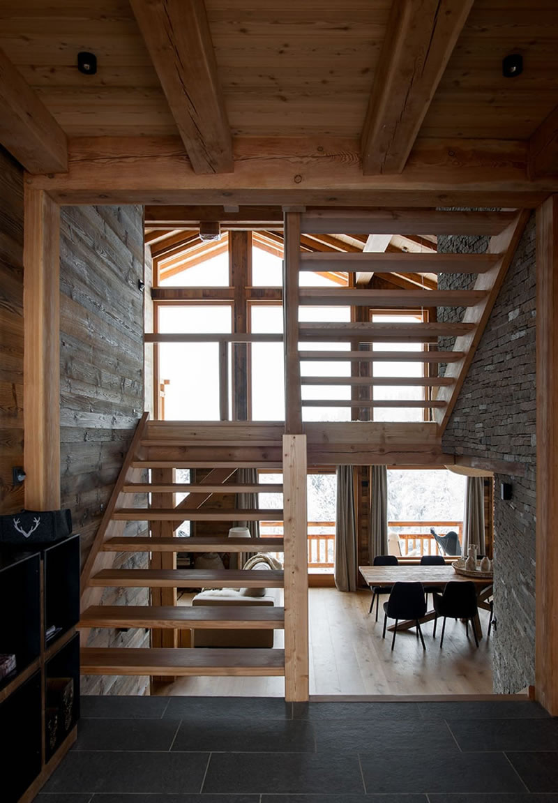 chalets-bayrou-intérieur-double-escalier
